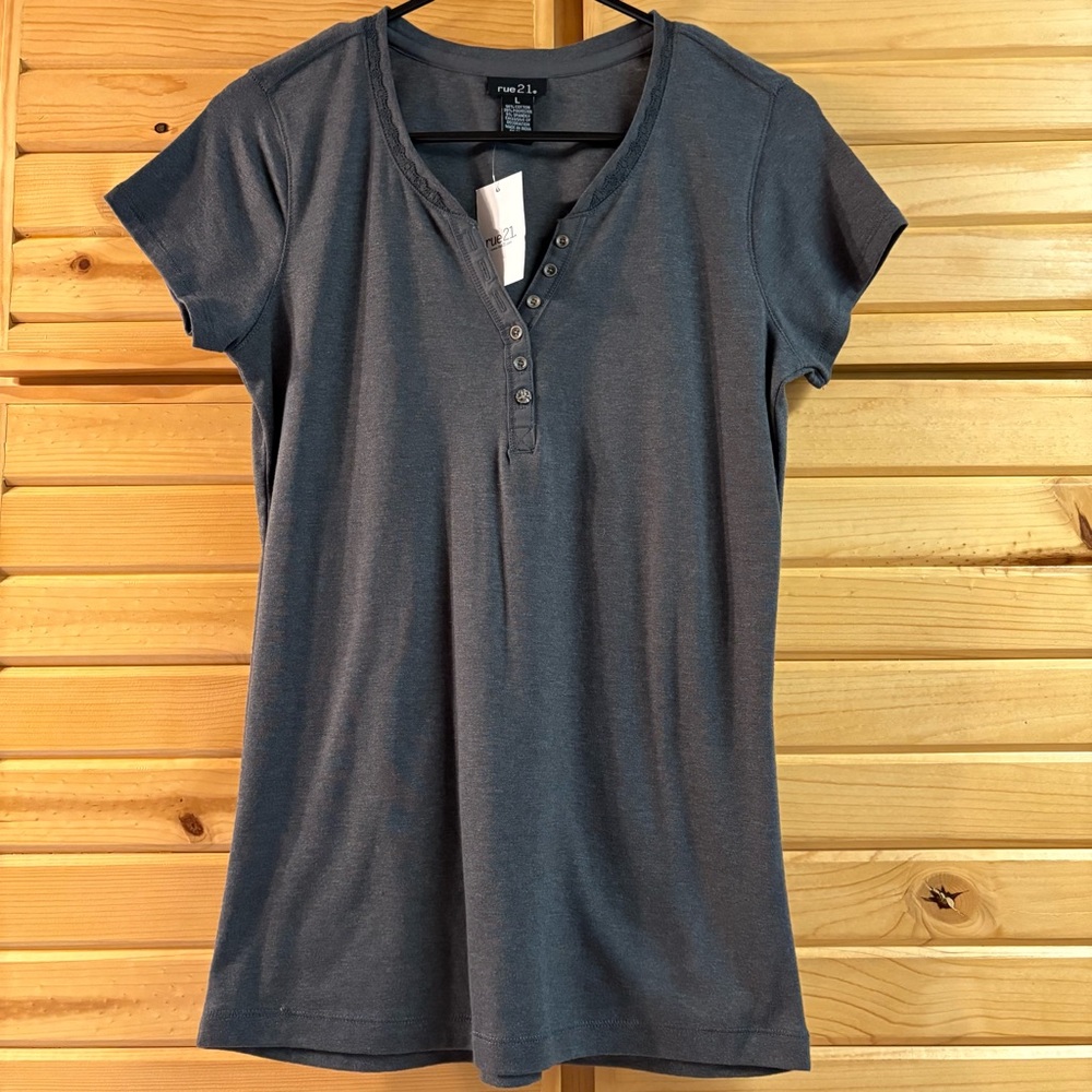 RUE 21 Women's Juniors Fitted Tee 1/4 Button Up, Size L, Charcoal Gray, NWT